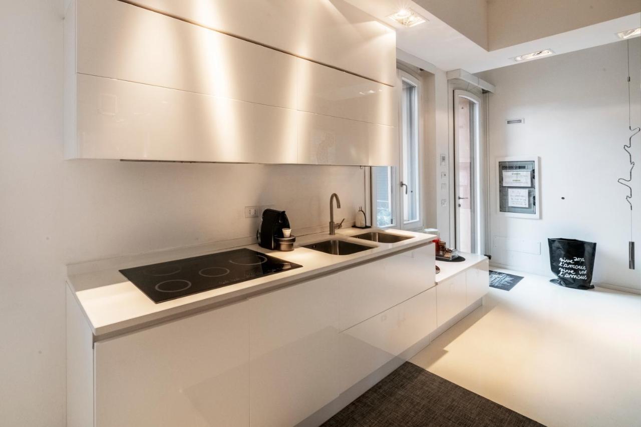 Charming Flat In Centro A Ferrara Con Posto Auto Villa Luaran gambar