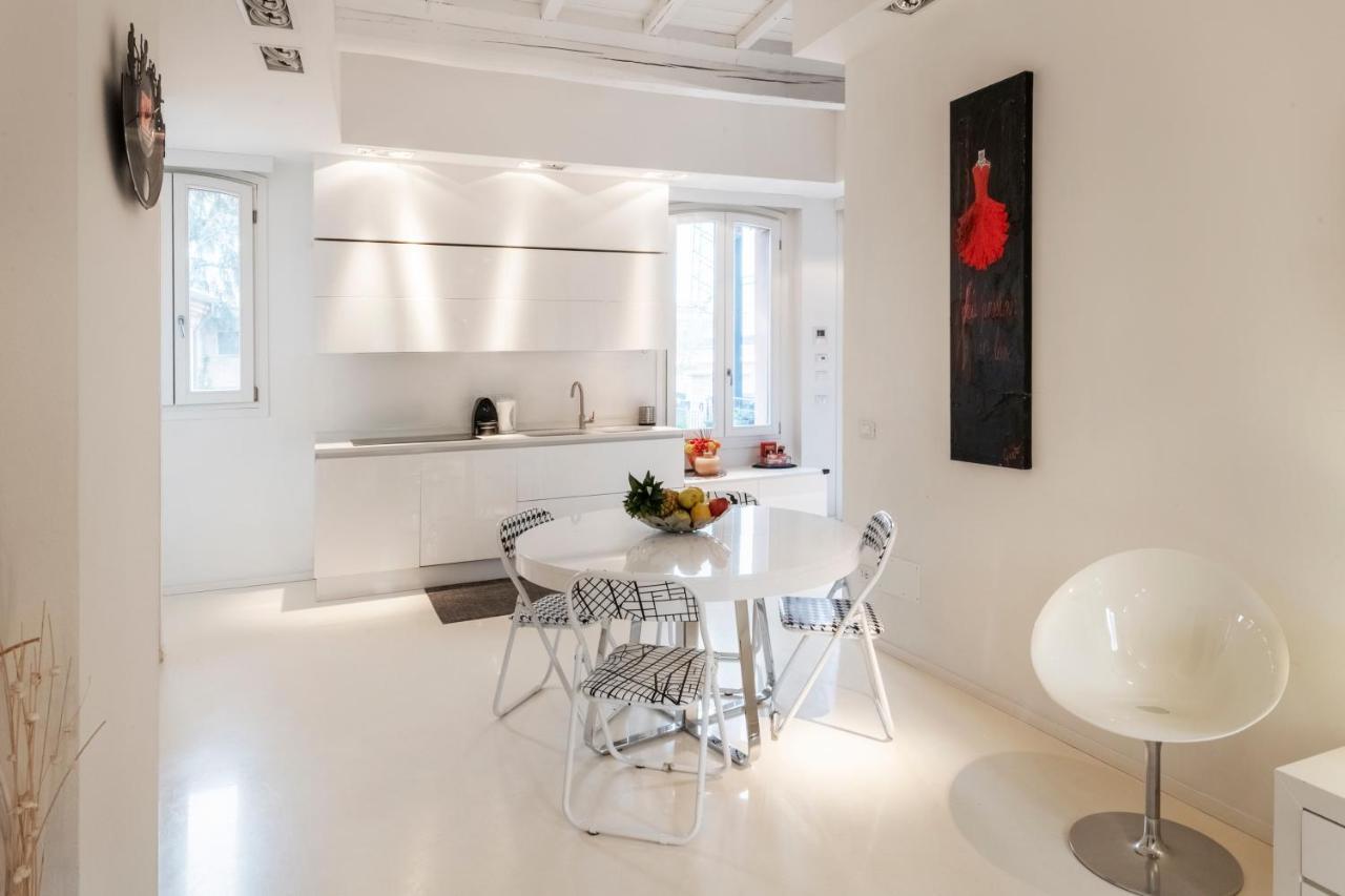 Charming Flat In Centro A Ferrara Con Posto Auto Villa Luaran gambar