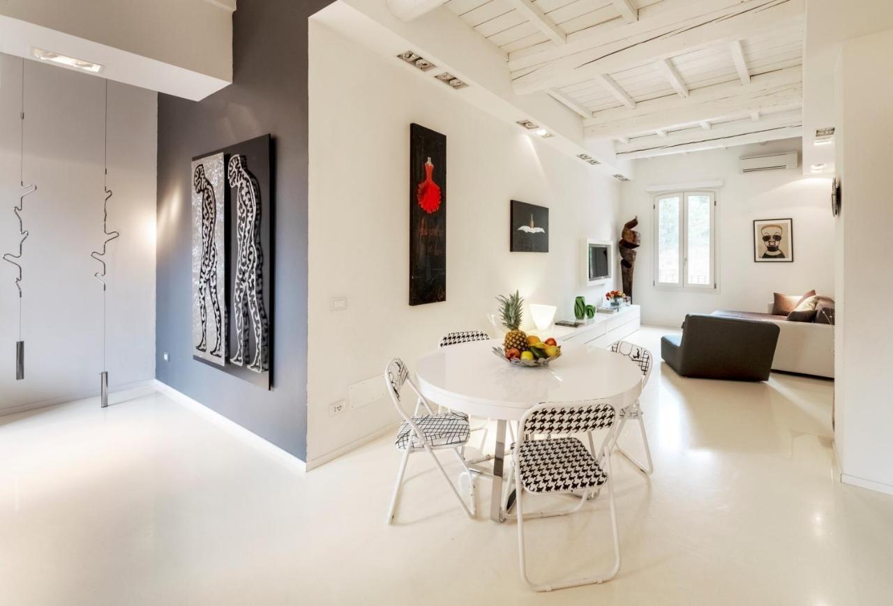 Charming Flat In Centro A Ferrara Con Posto Auto Villa Luaran gambar