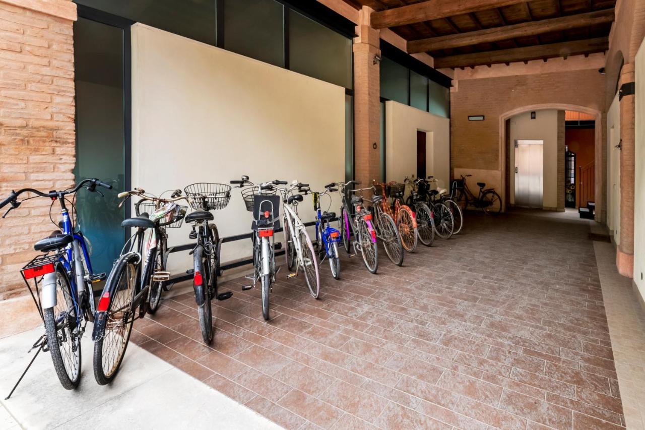 Charming Flat In Centro A Ferrara Con Posto Auto Villa Luaran gambar